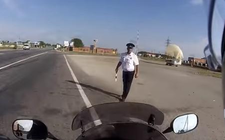 Заботливые кавказские автоинспекторы: видео